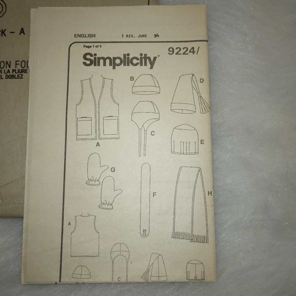 SIMPLICITY 9224 One Hour Gifts Hats In 5 Styles, Scarf, Mittens, Headband, Vest